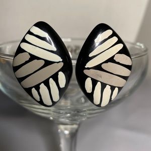 Vintage 80’s Avon Black and beige earrings